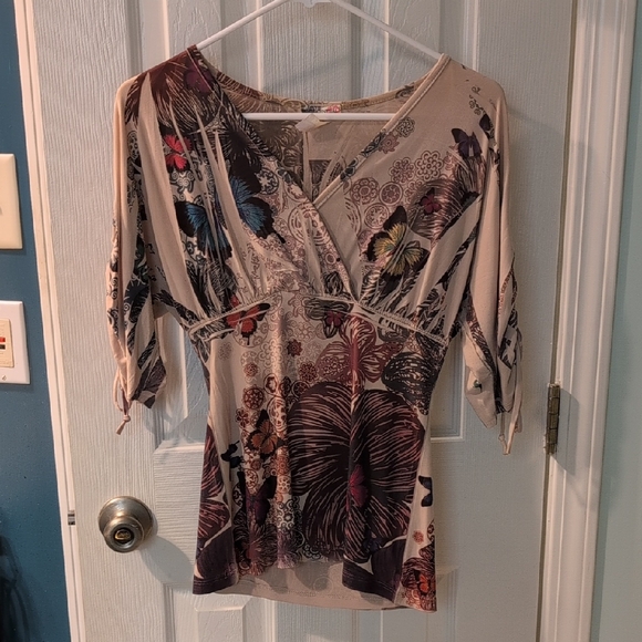 Body Central Tops - Body Central Beige Floral V-Neck Blouse